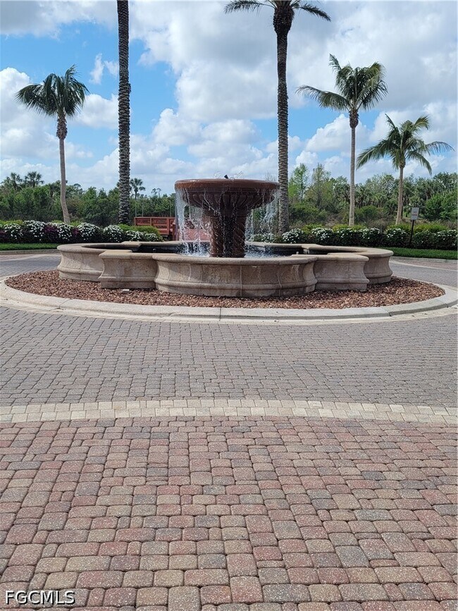 Building Photo - 10700 Ravenna Way