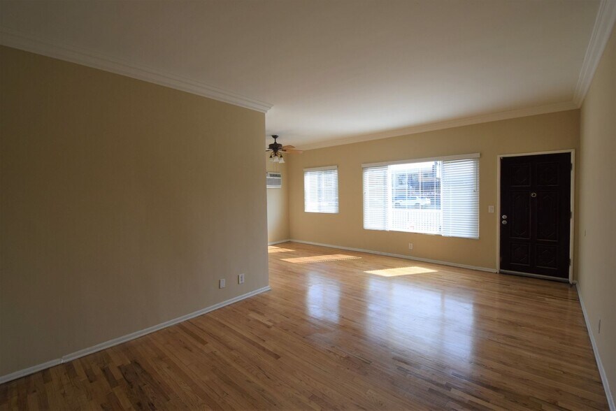 Building Photo - 12427 Riverside Dr