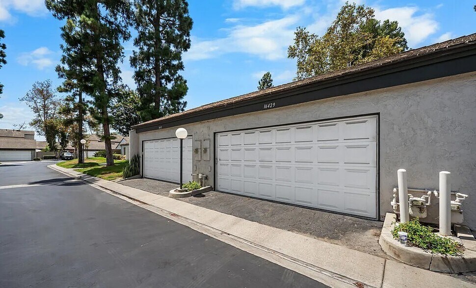 Building Photo - 16429 Westbrook Ln