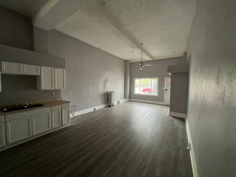 Building Photo - 14628 Lakeshore Blvd