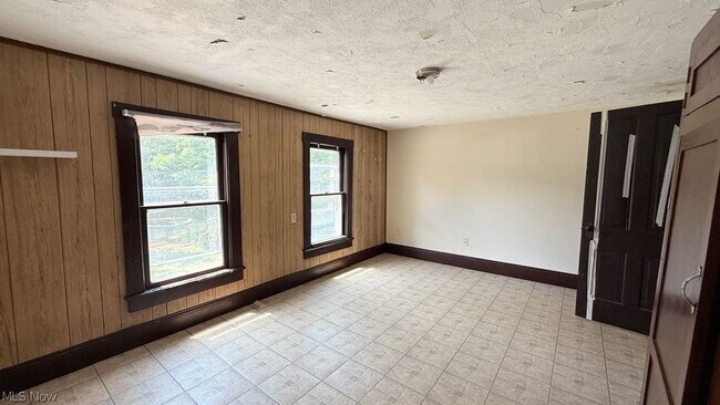Building Photo - 85 Shaefer St