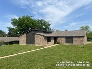 Building Photo - 509 Quail Ln