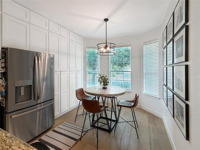 Building Photo - 803 Meadow Bluff Ct