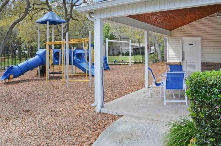 Building Photo - 453 Island View Cir