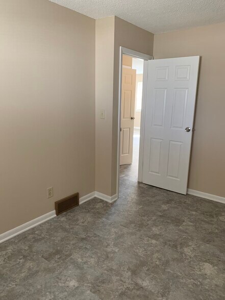Building Photo - 20 N Chalfant Rd