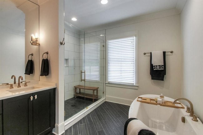 Building Photo - 4004 Lealand Ln