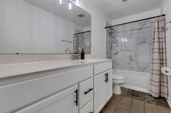 Building Photo - 2639 Berber St