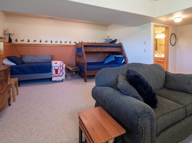 Building Photo - 144 Spruce Dr