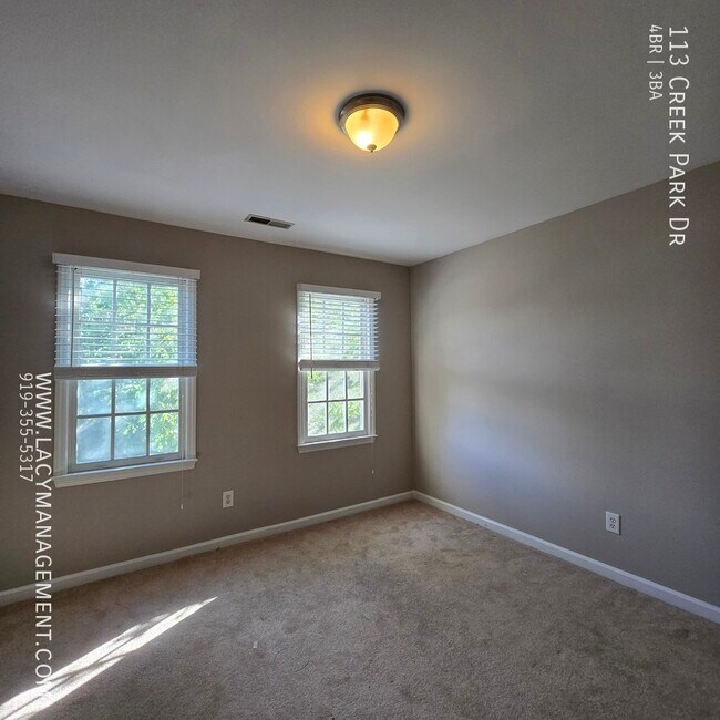 Building Photo - 113 Creek Park Dr