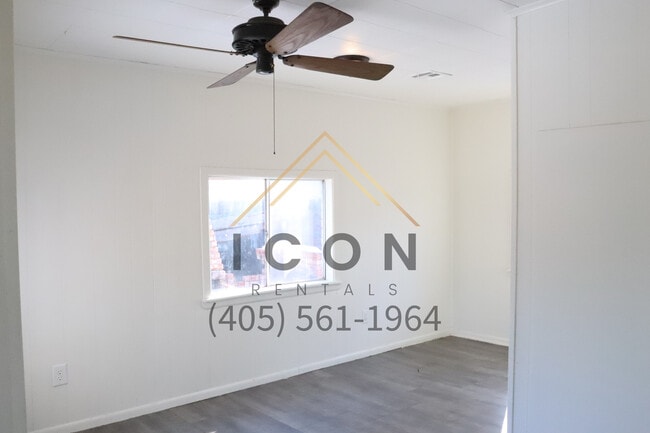 Building Photo - 146 N El Reno Ave