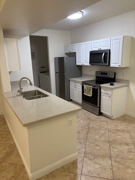 Building Photo - 24909 Madison Ave