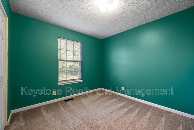 Building Photo - 609 Artic Ave