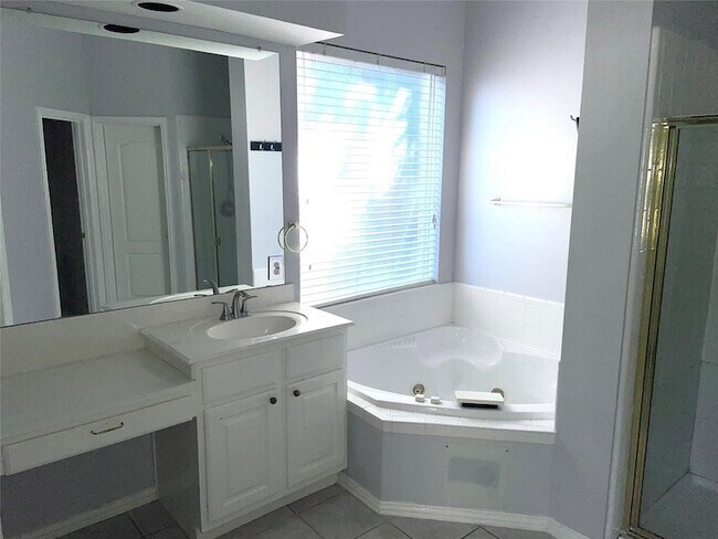 Building Photo - 4605 Hinton Dr