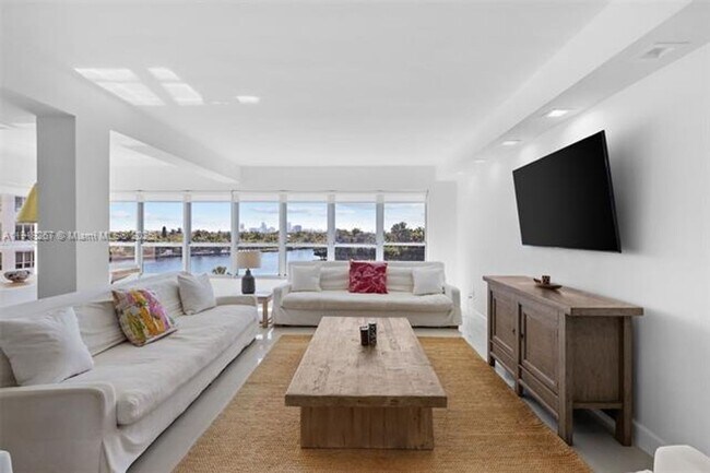 Primary Photo - 9102 W Bay Harbor Dr