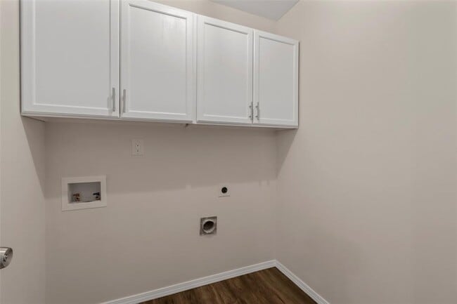 Building Photo - 2601 Knoll Trail