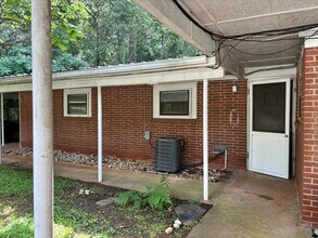 Building Photo - 2BR/1BA - Duplex located off of South Mill...