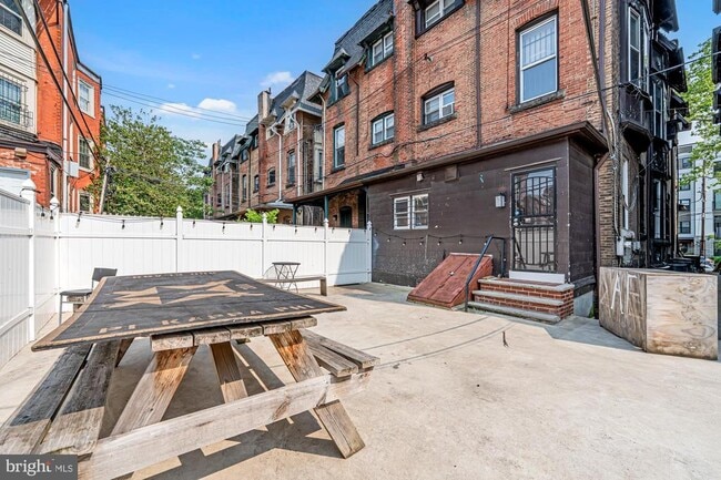 Building Photo - 4011 Pine St