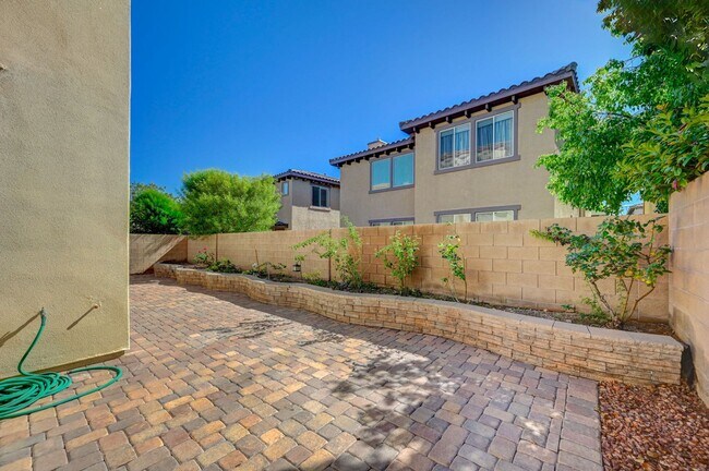 Building Photo - Stunning Rhodes Ranch Four Bedroom