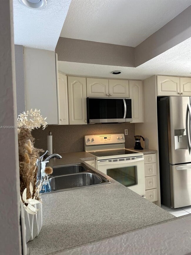 Building Photo - 1251 SW 124th Ct