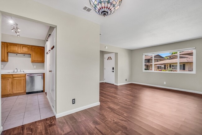 Building Photo - 1035 Mohr Ln