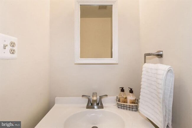 Building Photo - 4916 Van Masdag Ct