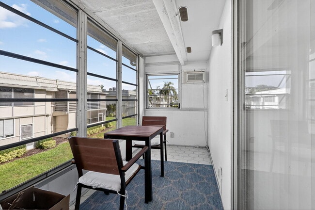 Building Photo - 610 Monaco Way