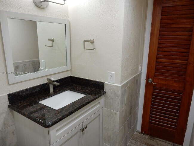 Building Photo - 7899 NE Bayshore Ct