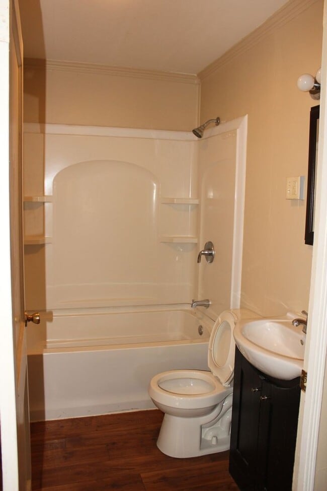 Building Photo - PRELEASING for AUGUST! Close to Campus: Fenced Yard, Garage, and In-Unit Washer and Dryer