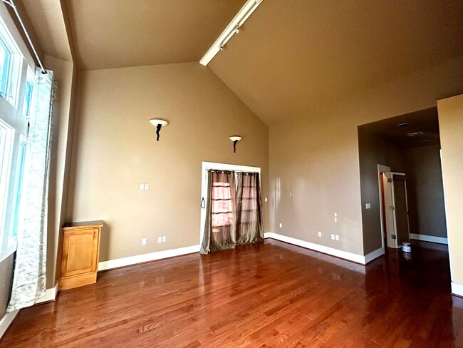 Building Photo - Uptown Whittier 4 Bedroom 3 Bath Beautiful...