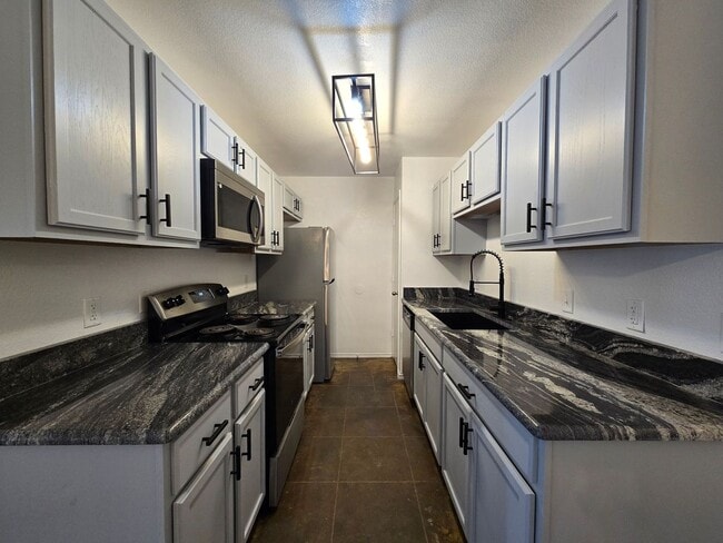 Building Photo - RENT REDUCTION - AVAILABLE NOW!