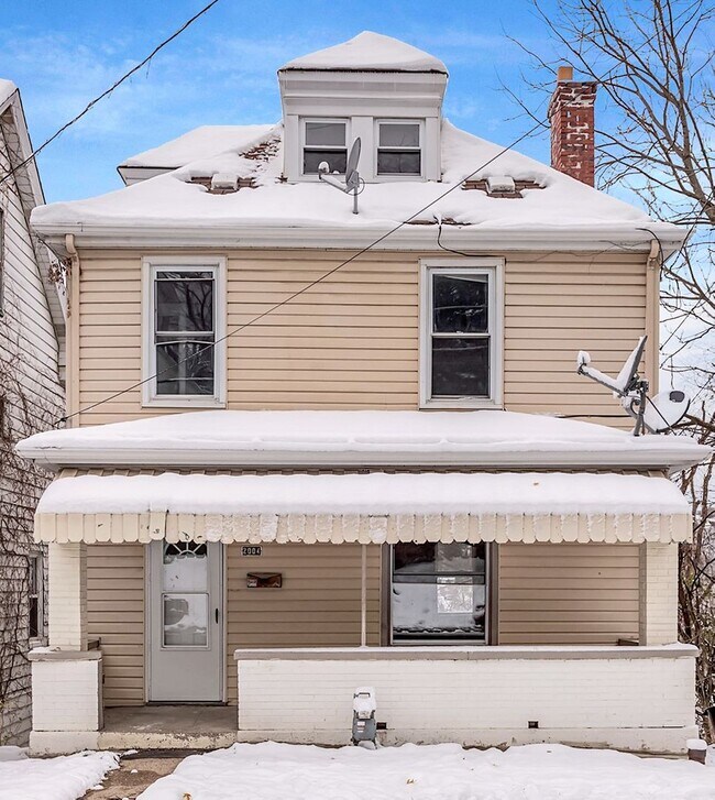 Building Photo - Newly Renovated 4 Bedroom Home in West Lib...