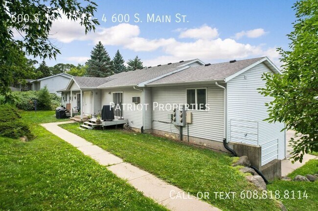 Building Photo - 2 bedroom/ 1 bath apartment in Deerfield, WI