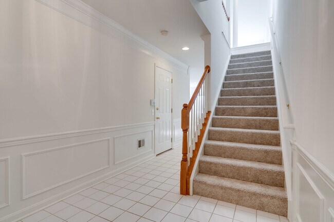 Building Photo - 6327 Dunn Ct