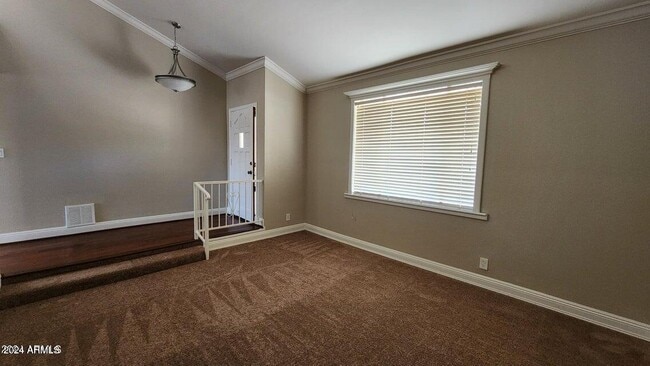 Building Photo - 211 E Tremaine Ave