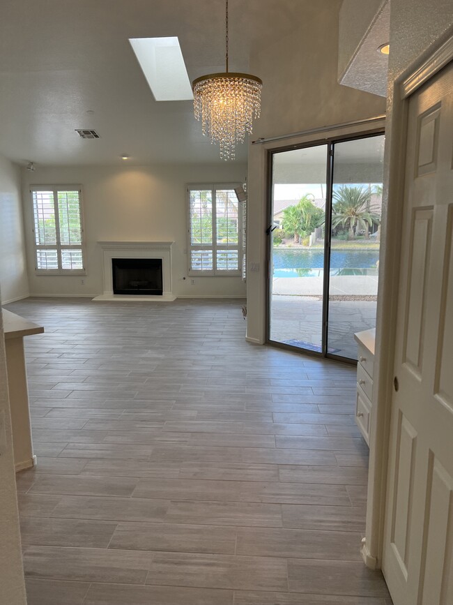 Building Photo - 814 W Beechnut Dr