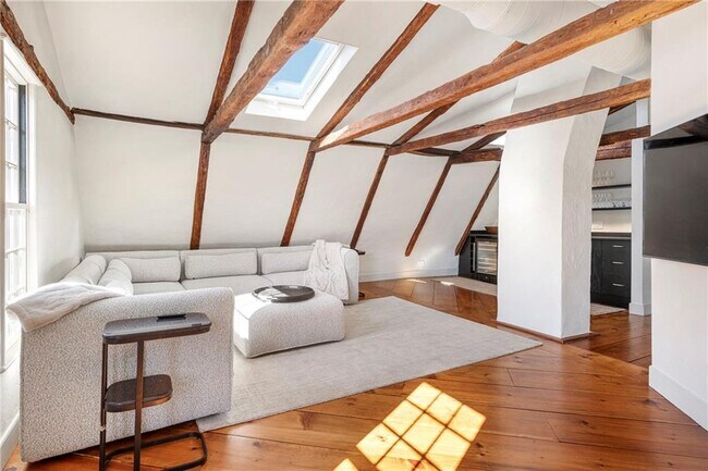 Building Photo - 108 Prospect Hill St