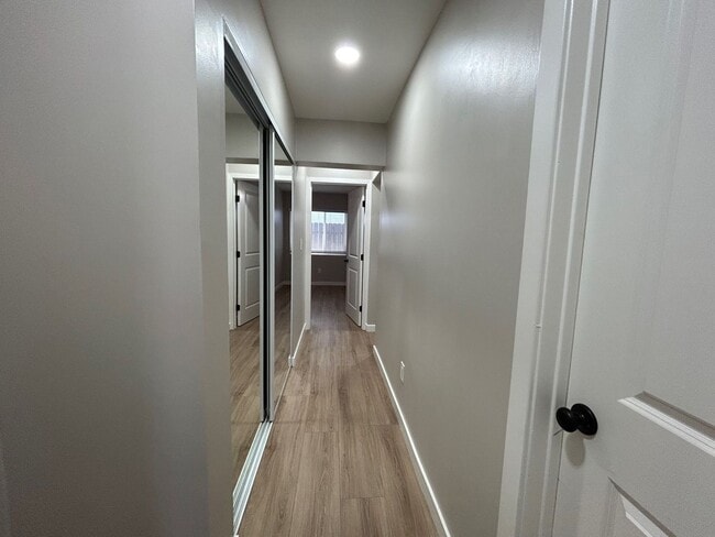 Building Photo - 5 Rooms (4BR + Den)