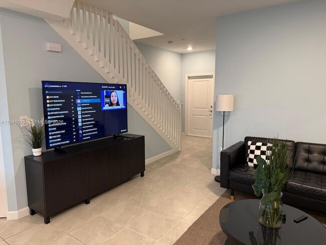 Building Photo - 887 NE 211th St