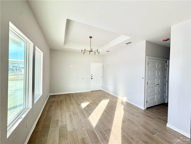 Building Photo - 12 Aryana N Ave