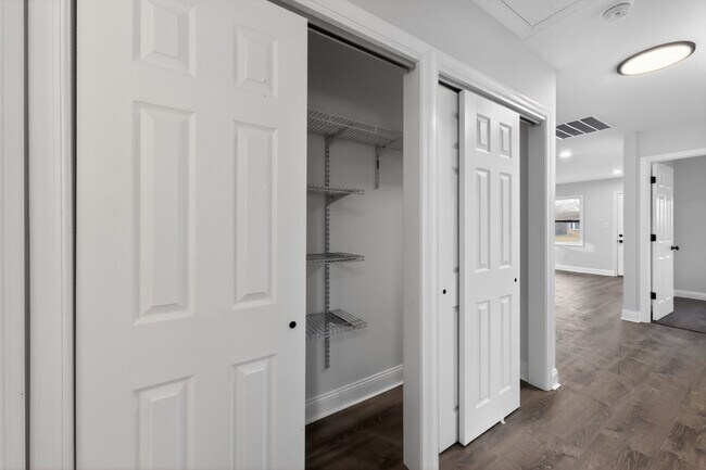 Building Photo - Newly Renovated 4BR/2BA in Newark - $2,400.00