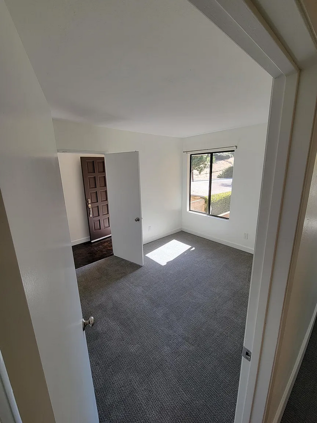 Building Photo - Beautiful Carlsbad Condo With La Costa Vie...