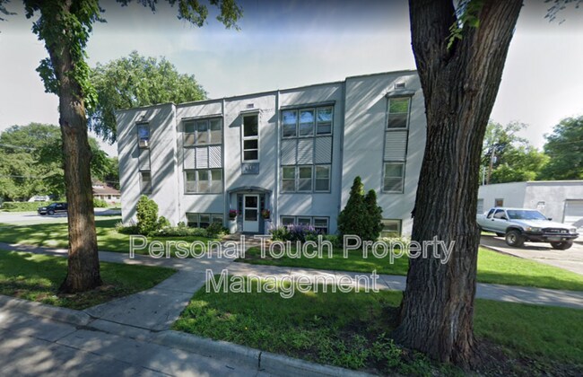 Building Photo - 517 12th Ave N