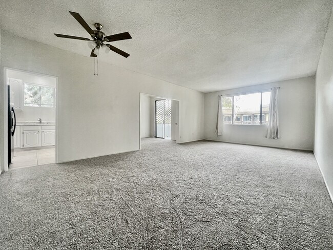 Building Photo - 6174 Buckingham Pky