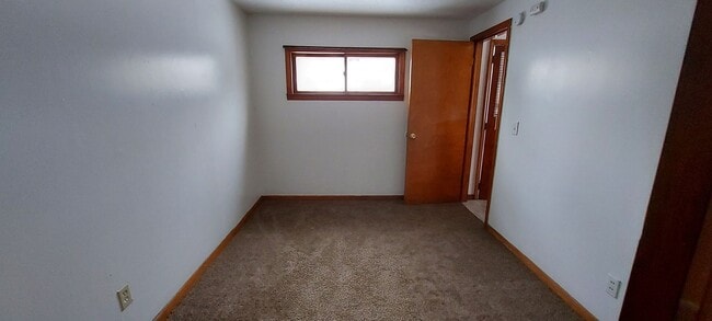 Building Photo - Cute 2 Bedroom Home