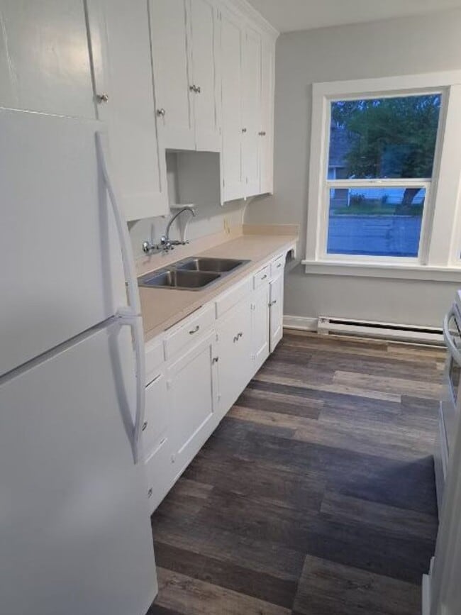 Primary Photo - 1 Bedroom, 1 Bathroom Apartment - Located ...