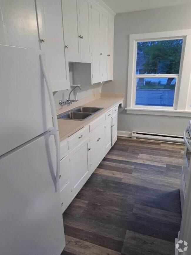 Building Photo - 1 Bedroom, 1 Bathroom Apartment - Located ...