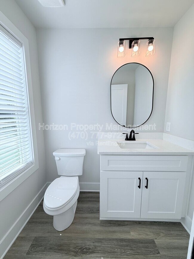 Building Photo - 2550 Valient Dr