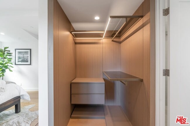 Building Photo - 857 N Detroit St