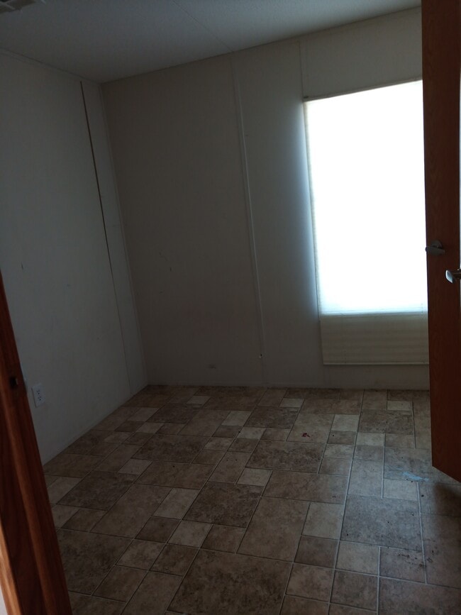 Building Photo - 111 W Rowan St