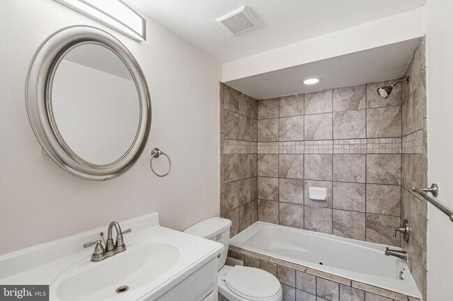 Building Photo - 10205 Balsamwood Dr